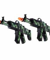 Groothandel 2x stuks kinder speelgoed verkleedwapens machinegeweren soldaten leger met geluid 50 cm