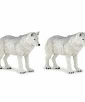 Groothandel set van 2x stuks plastic speelgoed figuur witte wolven 9 5 cm