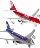 Groothandel speelgoed vliegtuigen setje van 2 stuks blauw en rood 19 cm