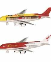 Groothandel speelgoed vliegtuigen setje van 2 stuks geel en rood 19 cm 10269527