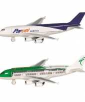 Groothandel speelgoed vliegtuigen setje van 2 stuks groen en wit 19 cm
